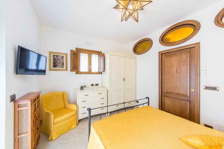 Bedroom 3, B&B La Casa nel Giardino, Napoli