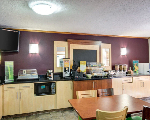 Food & Drinks 5, Quality Inn Fort Smith I-540, Sebastian