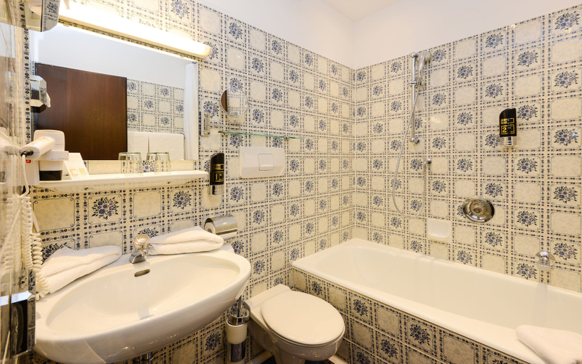 Bathroom 4, Stolls Hotel Alpina, Berchtesgadener Land