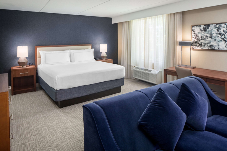 Bedroom 4, DoubleTree by Hilton Ann Arbor North, Washtenaw