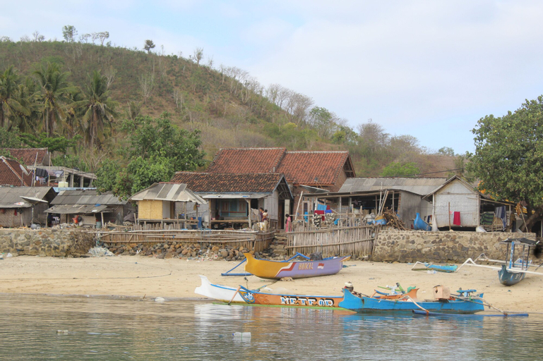 Exterior & Views 2, Duyung Rooms and Resto, Lombok