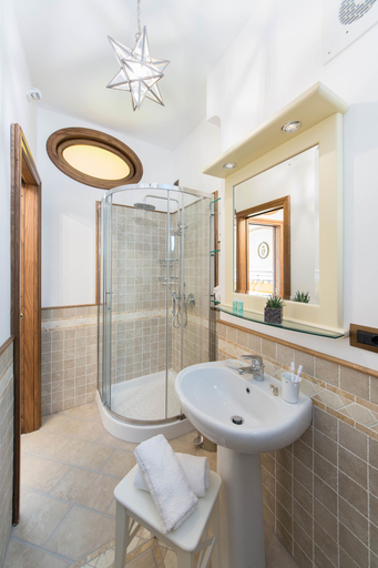 Bathroom 5, B&B La Casa nel Giardino, Napoli