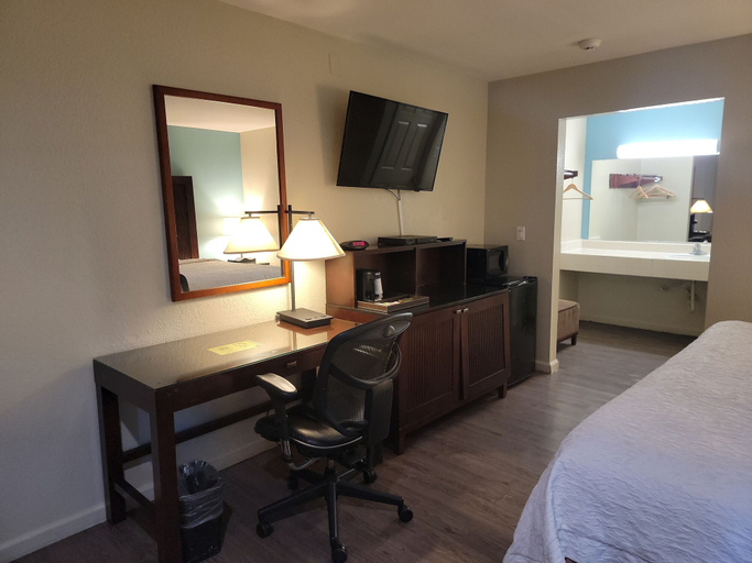 Bedroom 3, Mission Inn and Suites, Alameda