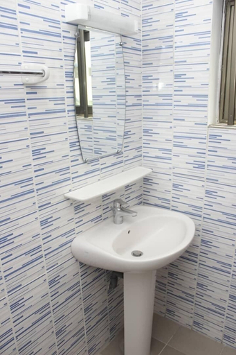 Bathroom 3, Yanel Caboma Apparts, Cotonou