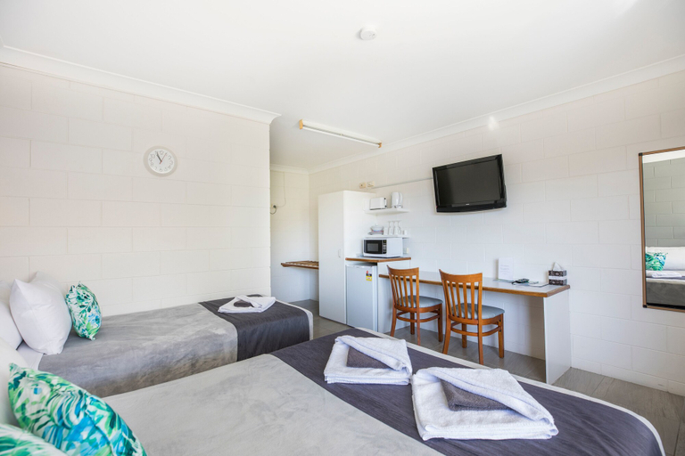 Bedroom 2, Banjo Paterson Motor Inn, Rosslea