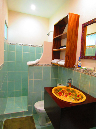 Bathroom 5, Agua Inn, Tilarán