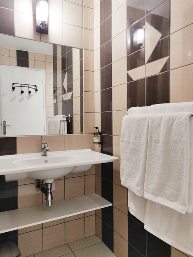 Bathroom 4, Logis Hôtel Le Richelieu - Royan Atlantique, Charente-Maritime