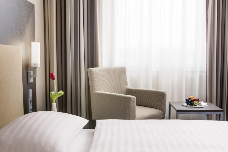 Bedroom 4, IntercityHotel Hamburg Dammtor, Hamburg