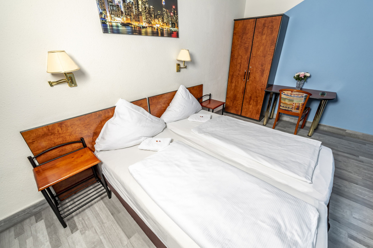 Bedroom 3, Hotel Stern, Stuttgart