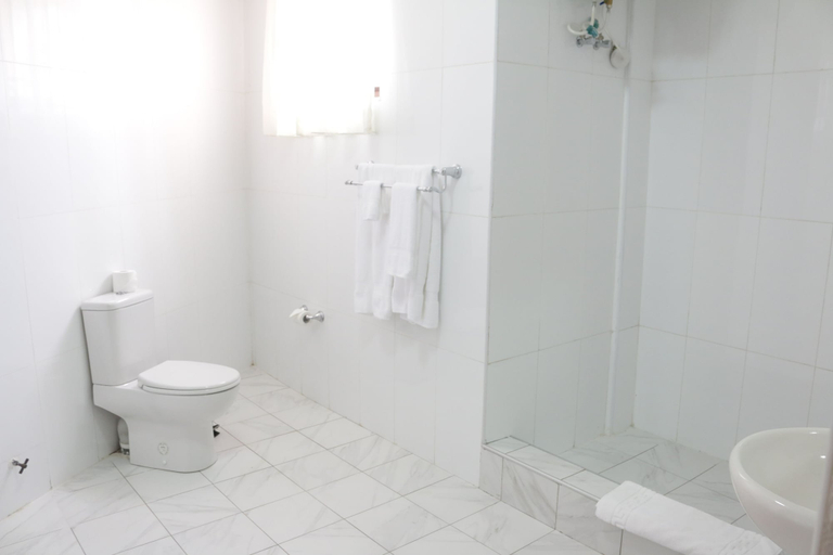 Bathroom, Coconut Grove Sakumono Hotel, Tema