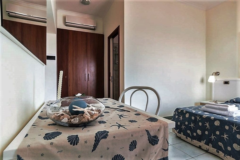 Bedroom 3, Hotel Tirreno, Latina