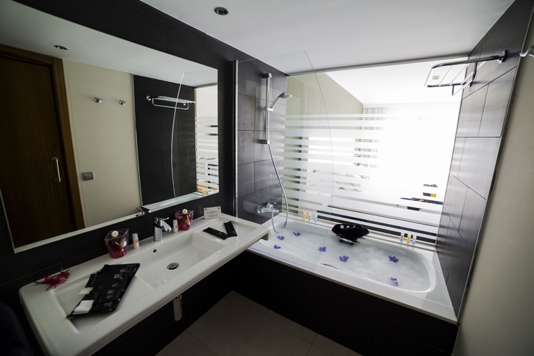 Bathroom 5, R2 Romantic Fantasia Dreams & Suites Hotel – Adults Only - All inclusive, Las Palmas