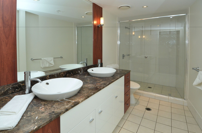 Bathroom 4, Chevron Renaissance - HR Surfers Paradise, Gold Coast