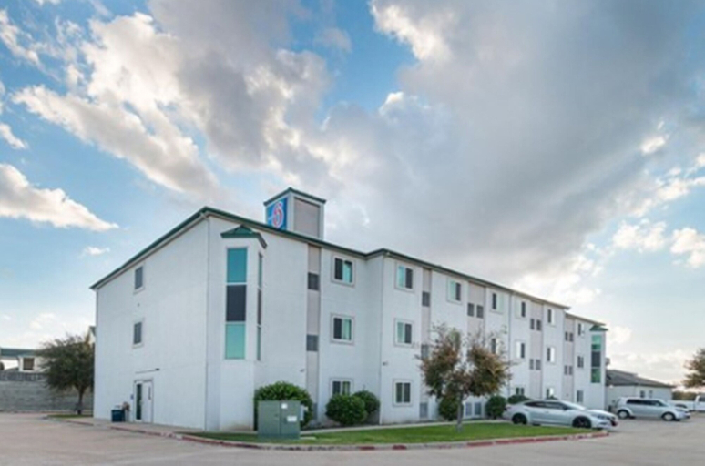 Exterior & Views 2, Motel 6 Weatherford, TX, Parker