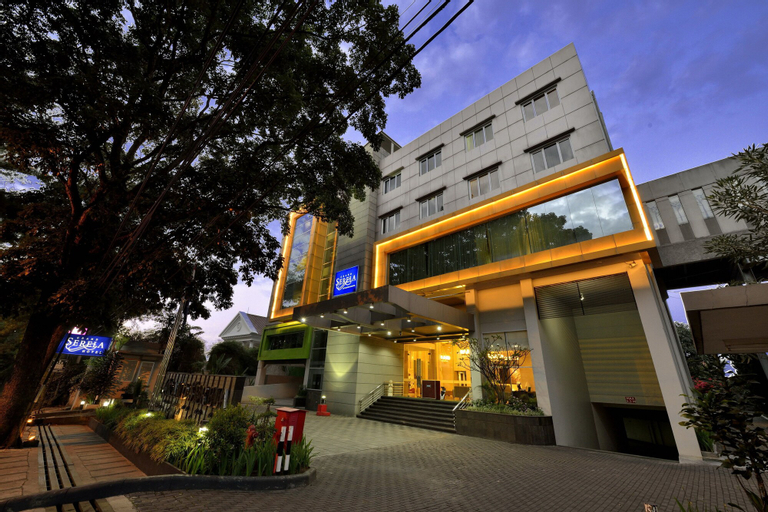 Exterior & Views 23
