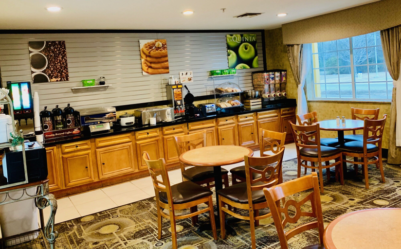 Food & Drinks 5, La Quinta Inn & Suites by Wyndham Fort Smith, Sebastian