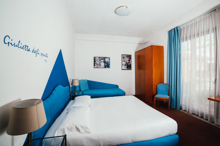 Bedroom 2, Arcangelo Roof Hotel, Rimini