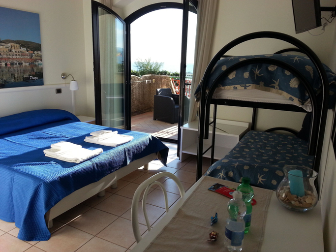 Bedroom 4, Hotel Tirreno, Latina