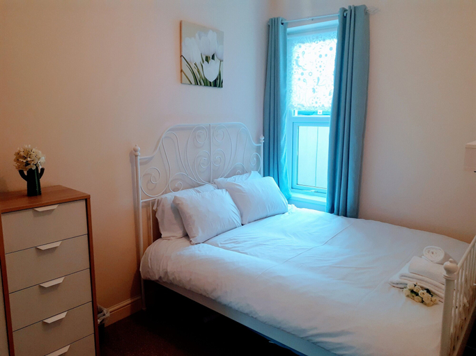 Bedroom 2, The Hazel Oak Apartment, Cardiff