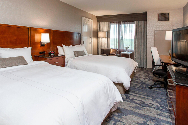Bedroom 4, Rochester Airport Marriott, Monroe