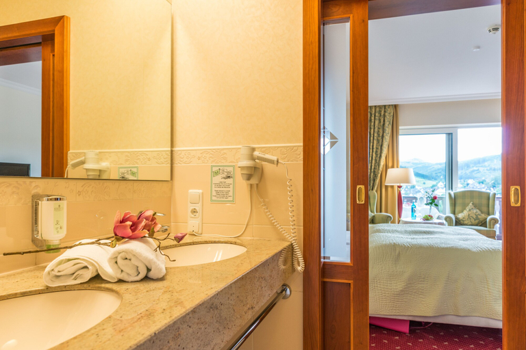 Bathroom 5, Romantik Landhotel Doerr, Siegen-Wittgenstein