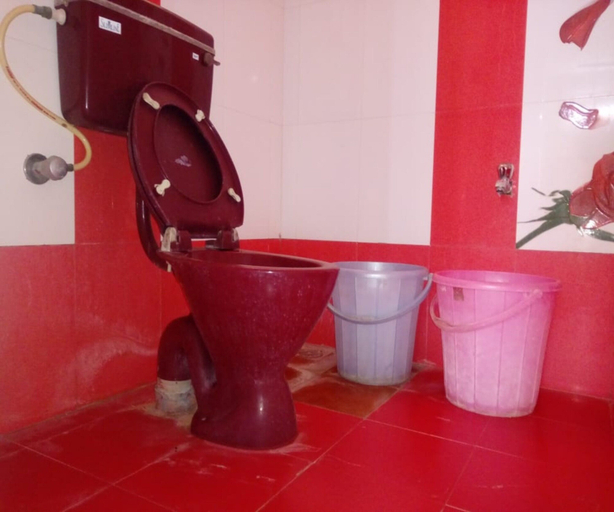 Bathroom 3, Maxiprime otels Uthandi, Kancheepuram