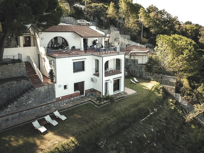 Exterior & Views 2, Villa Crawford, Cosenza