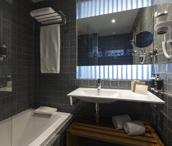 Bathroom 5, Neya Porto Hotel, Porto
