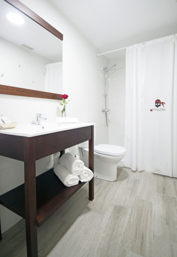 Bathroom 5, Pirates Village, Baleares