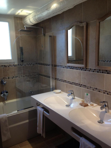 Bathroom 3, Le Mas des Carassins, Bouches-du-Rhône