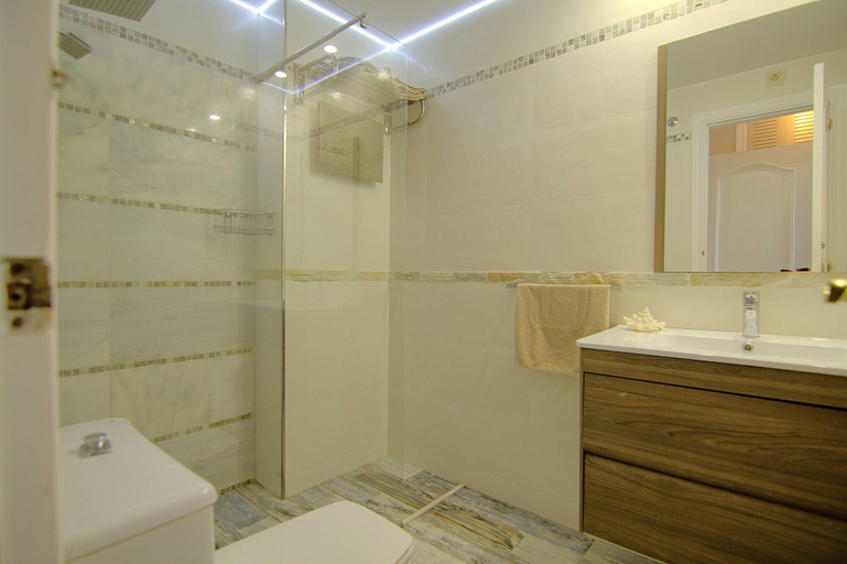 Bathroom 4, Oasis de Riviera Apartment, Málaga