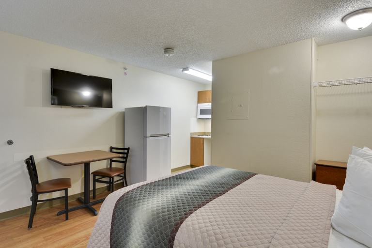 Bedroom 3, HomeTowne Studios by Red Roof Austin, Williamson