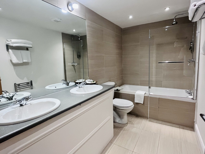 Bathroom 5, Blue Piano, Birmingham