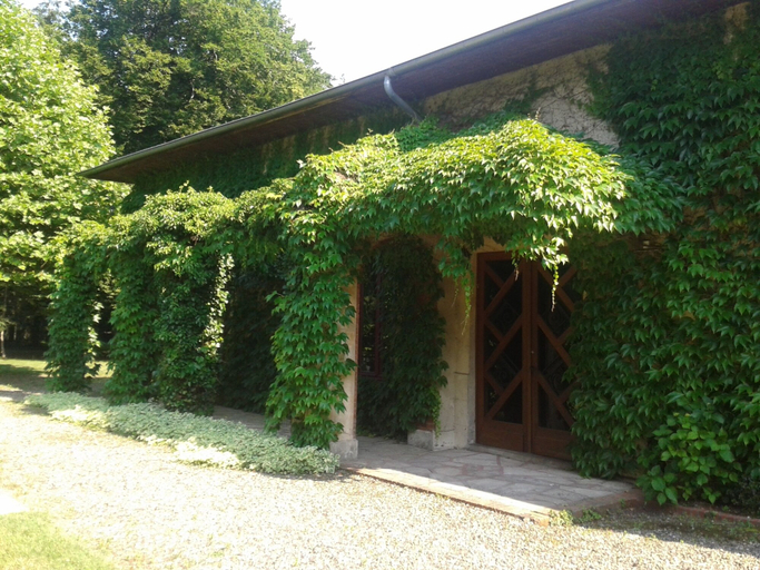 Exterior & Views 2, La Passagère, Allier