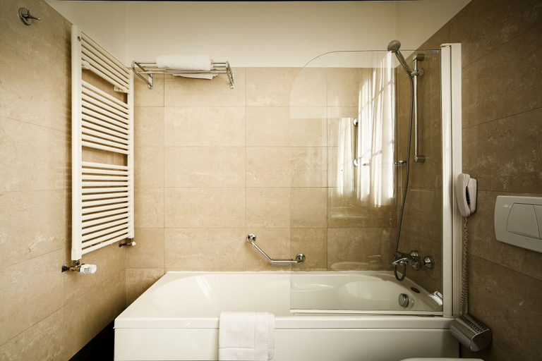 Bathroom 5, Meditur Hotel Bologna, Bologna