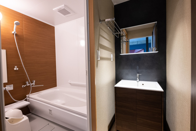 Bathroom 3, Volcano, Kagoshima