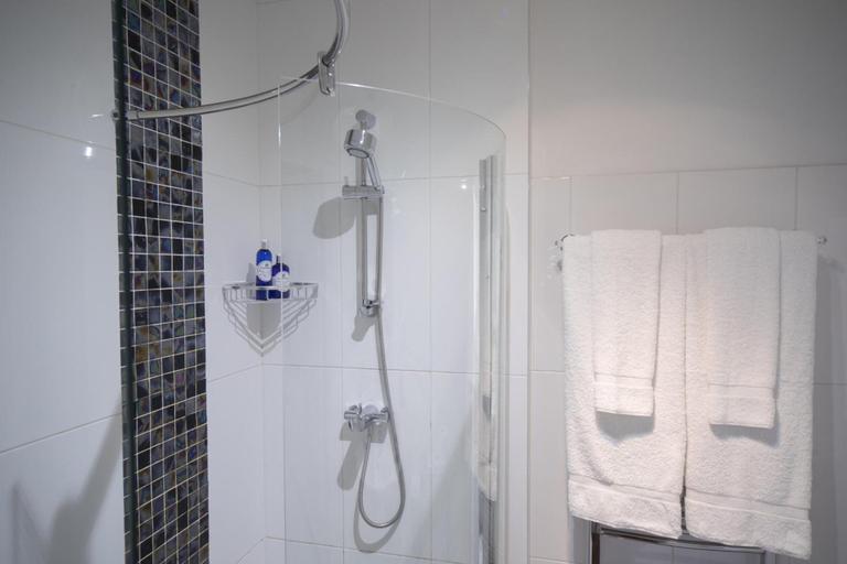 Bathroom 3, Cleeve Hill Hotel, Gloucestershire