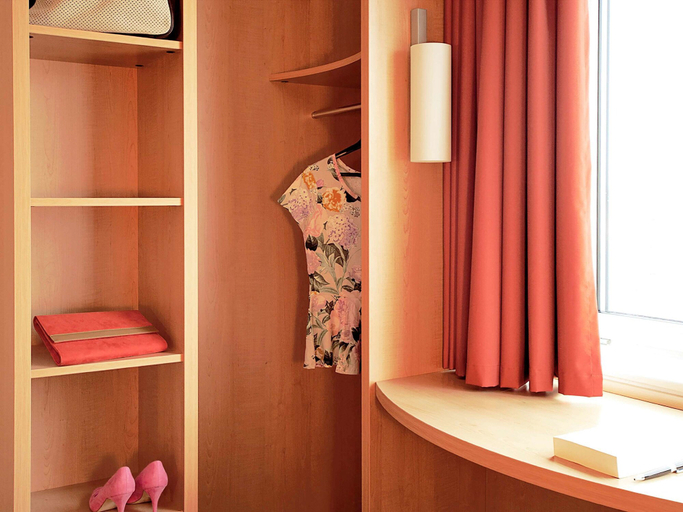 Bedroom 5, ibis Charleroi Airport Brussels South, Hainaut