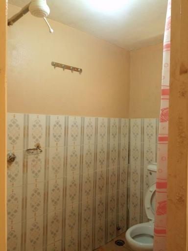 Bathroom 3, Rene Bistro Hotel, Kieni