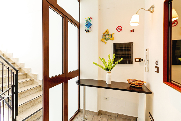 Staircase, Seaview Terrace Sunny Apartment, Messina