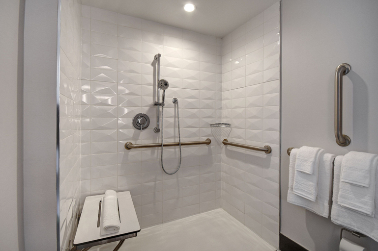 Bathroom 5, SpringHill Suites by Marriott New York Midtown Manhattan/Park Avenue, New York