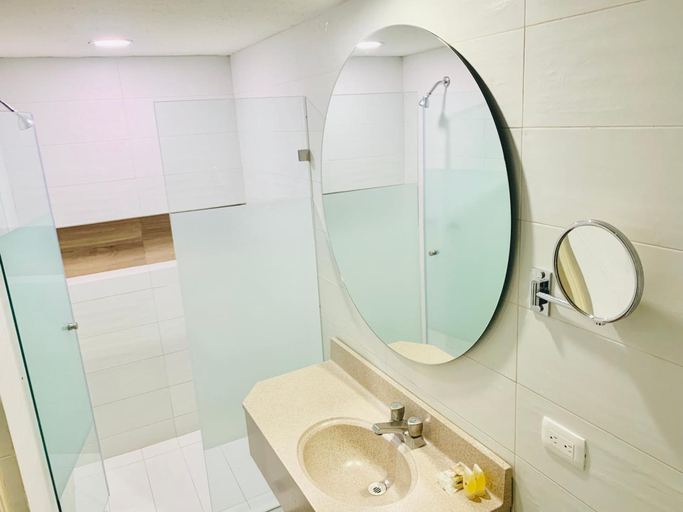 Bathroom 4, Hotel Madero Express, Monterrey