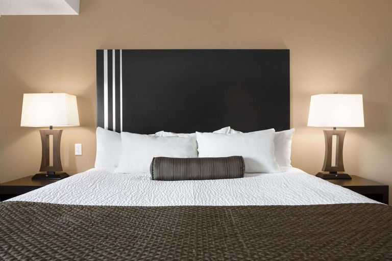 Bedroom 4, Days Inn by Wyndham Calgary Northwest, Division No. 6