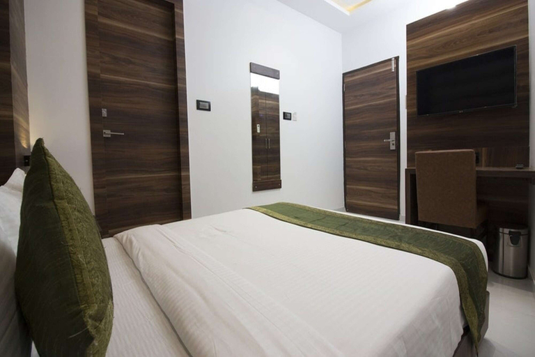 Bedroom 2, Hotel Meriton, Mumbai Suburban