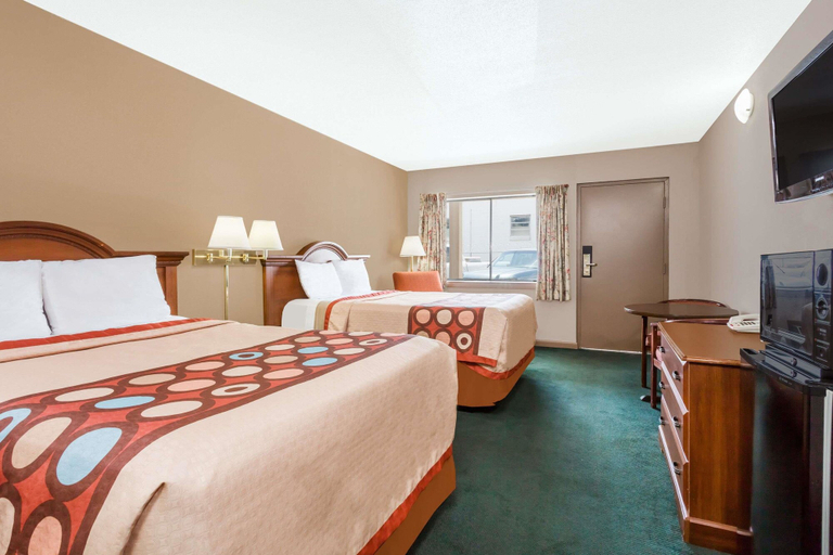 Bedroom 5, Super 8 by Wyndham Greensboro, Guilford