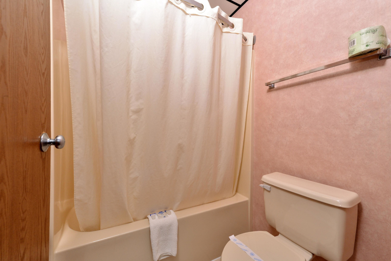 Bathroom 4, Americas Best Value Inn Beardstown, Cass