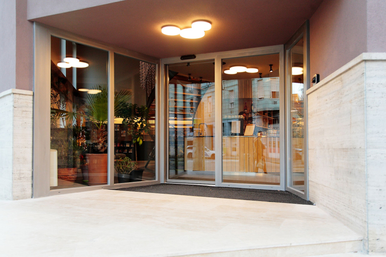 Exterior & Views 3, Maverick Central Market, Budapesti