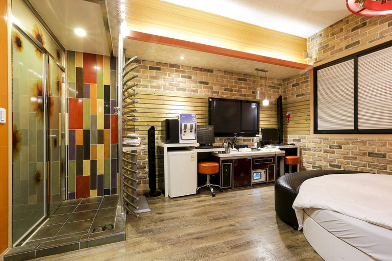 Bedroom 3, Koam Tourist Hotel, Anyang