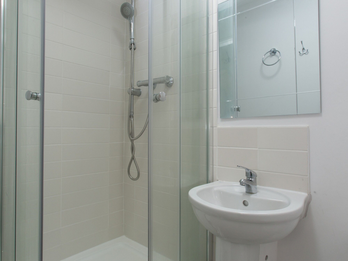 Bathroom 3, Crewe Rooms West Avenue, Cheshire East