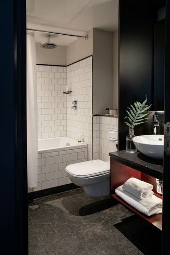 Bathroom 5, The Mont, Dublin